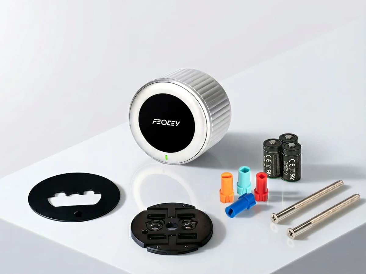 Smart Lock 001 device and installation components